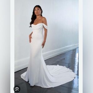 Brand new, never been worn or altered Martina Liana wedding dress